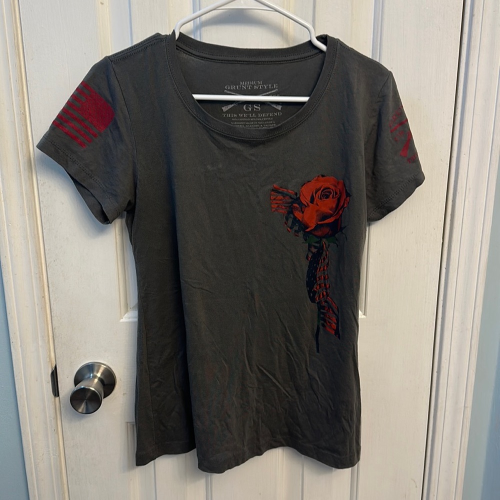 Grunt Style freedom rose women’s t size M